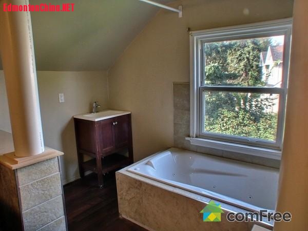 ensuite-1-and-a-half-storey-for-sale-glenora-alberta-big-2235817.jpg
