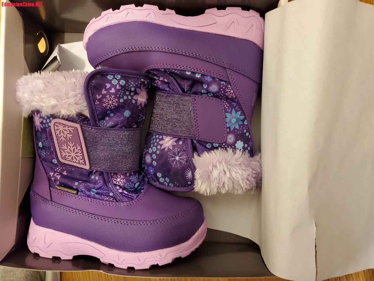 size 9 girls snowboots.jpg