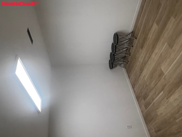 03 Spacious Living Room.jpg